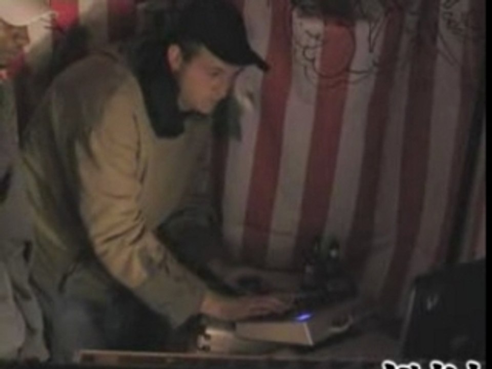 6TEK_OBLYK_D-FROKE_-_6eme_Republik_-_Est_Area_-_01-10-05_By_