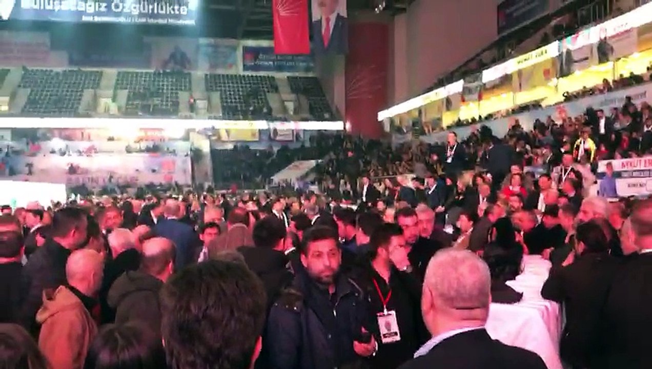 CHP delegelerini çitle çevirdiler!