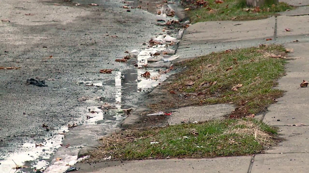 Cleveland Man Finds Box Containing Human Ashes on Side of Street
