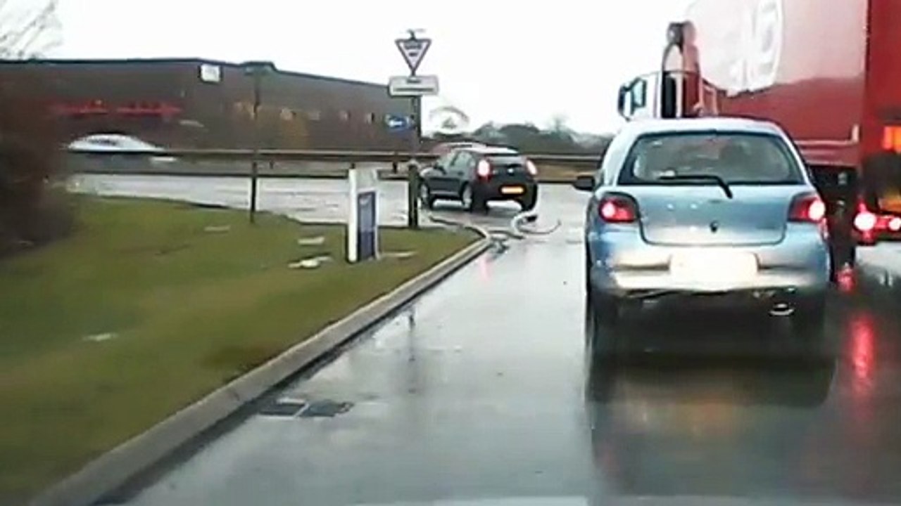 Camionero se le da un cerron a automobilista