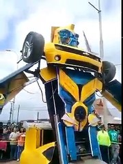 Xe hơi biến hình thành Rô Bốt