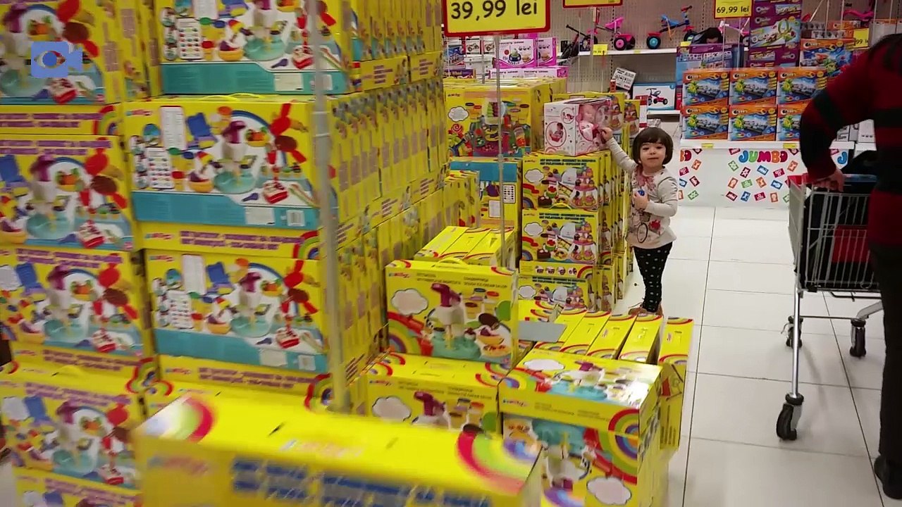 Baby Mizneh Shopping at the  Jumbo