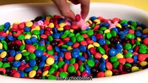 Pig George Nadando na Piscina M&M's TOYSBR | Peppa Pig Swimming in a Pool of M&M's Chocolate MLP