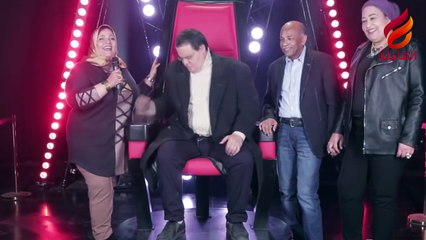 رد فعل والد أشرقت احمد بعد غناء زوجتةو جالس علي كرسي تامر حسني في ذافويس كيدز  الحلقة الاخيرة