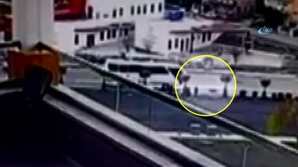 Minibüsün Altında Kalan Genç Kadın Yaşam Mücadelesini Kaybetti