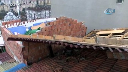 Sarıyer’de çatı uçtu, vatandaşlar belediyeye isyan etti