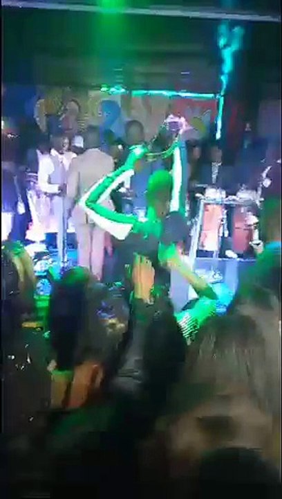 Pape Diouf Fête L'anniversaire De Son Garde Du Corps