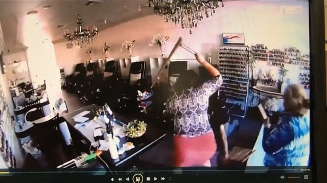 Brave sisters use chairs to take down carjacker at LA nail salon