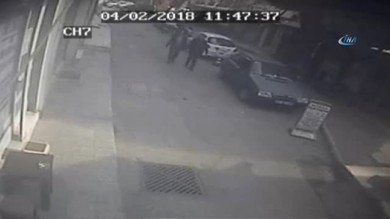 85 Yaşındaki Dedeyi Yardım Bahanesiyle Dolandıran Şahıslar Kamerada