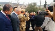 Başbakan Binali Yıldırım, şehit düşen sivil memur Şahin Elitaş'ın ailesine taziye ziyaretinde bulundu