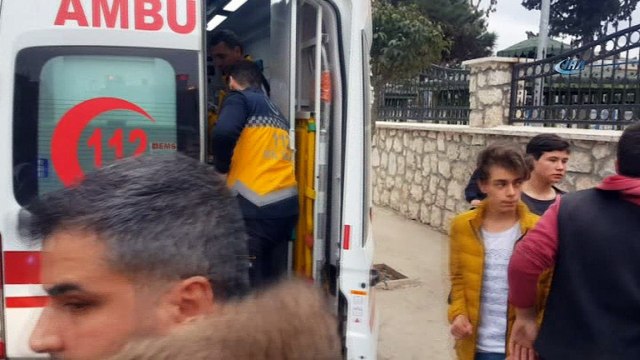 Oyun alanına girmeye çalışan genç 2 buçuk metrelik tellerden yere çakıldı