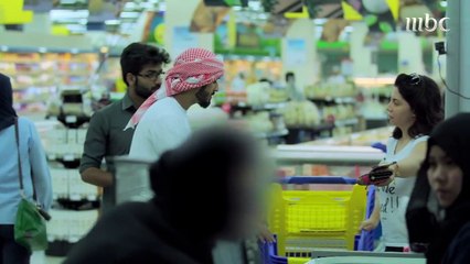 غضب كبير بسبب عنصرية الشاب وتخطيه شخص بالصف