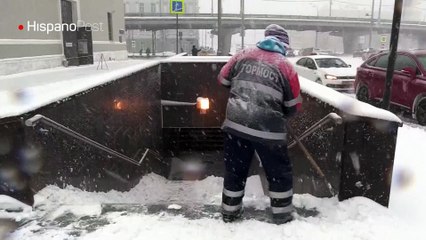 La "nevada del siglo" sepulta Moscú bajo medio metro de nieve