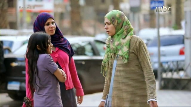 الرحمة أفعال لا أقوال.. طفلة تستغيث من البرد ردود فعل صادمة! #الصدمة #رمضان_يجمعنا