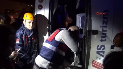 Zonguldak'ta Midibüs Devrildi 1 Ölü, 22 Yaralı-4