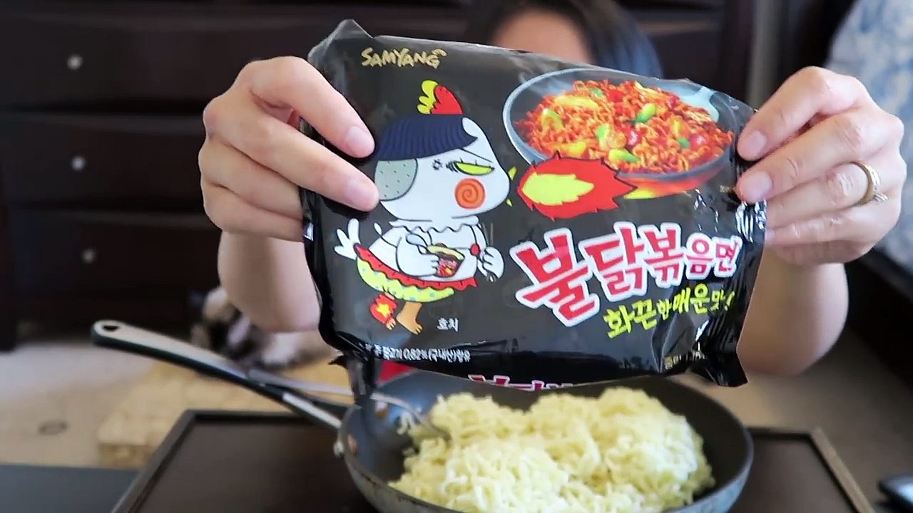 MUKBANG MAKAN SAMYANG CHALLENGE SUPER SPICY KOREAN RAMEN NOODLE CHALLENGE MUKBANG