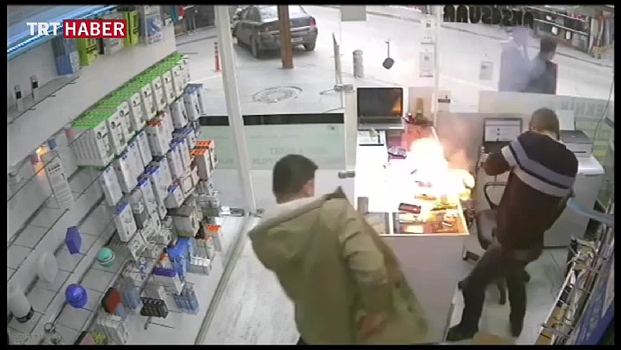 Telefon bataryası patladı