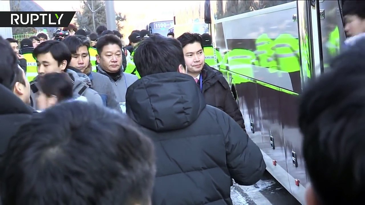 One Korea – yes! Fans cheer athletes of unified Korean ice hockey team