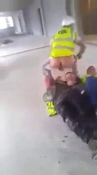 Blague entre collègues de chantier... Crade, cruel mais tellement drole