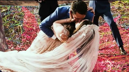 Viral Wedding Photos Shows Newlyweds Taking Slacklining to the Extreme