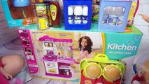 100 juguetes de comida las muñecas Disney Boo y Alicia juegan en la nueva cocinta
