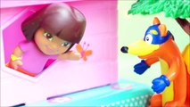Pig George e Peppa Pig vão Conhecer a Casinha de Atividades da Dora Aventureira Brinquedos KidsToys