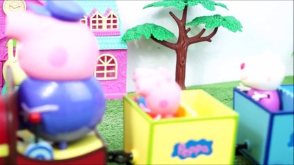 Pig George da Familia Peppa Pig andando de Trenzinho do Vovô!! Em Portugues Toys