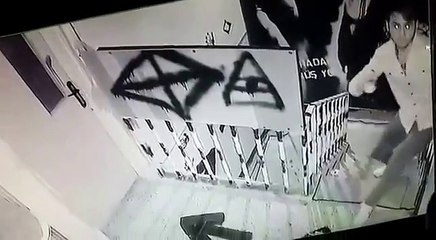 Korku Evinde Titreyerek Bayılan Genco