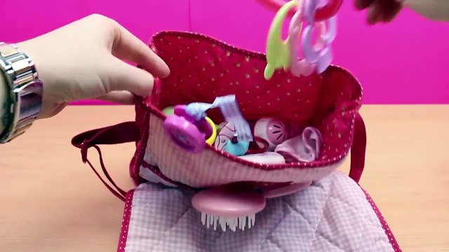 Bolso Cambiador o Pañalera para la muñeca bebé | La Bebé Nenuco hace popó en el pañal