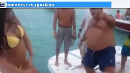 Mujer impresionante y gordo a duelo en el baile sexy