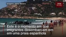 Barco com imigrantes desembarca em praia cheia de turistas na Espanha