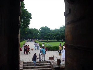 Descargar video: Qutub minar- tallest historical monument at delhi-India