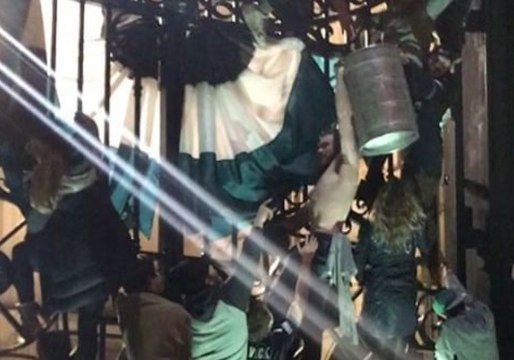 Eagles Fans Scale Philadelphia City Hall Gates With Beer Kegs