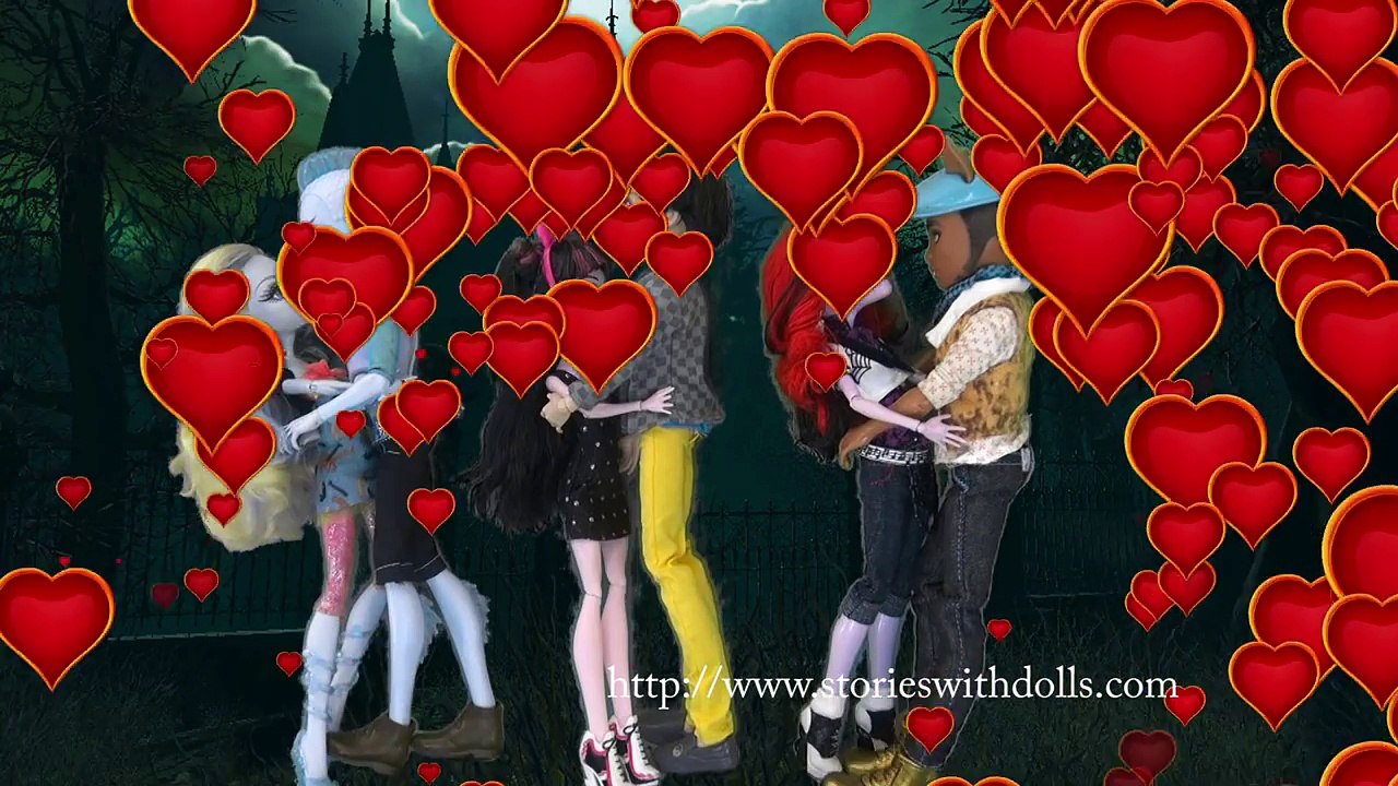 DRACULAURA AND JACKSON FALL IN LOVE - Monster High Dolls and Toys Video The Enchanted Tower