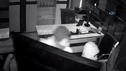 24 saniyede televizyon hırsızlığı kamerada