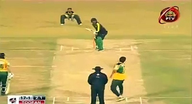 Wasim Akram to Shoaib Malik today in Multan - first ball play and miss, 2nd ball out #Cricket