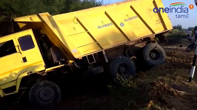 கார் மீது லாரி மோதி பயங்கர விபத்து: 3 பேர் பலி- வீடியோ
