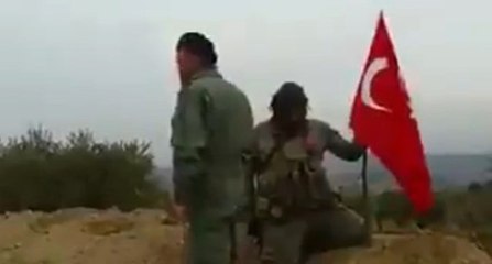 Tüyleri Diken Diken Eden Görüntü: Mehmetçik Raco'nun Zirvesine Çıktı, Bayrak Dikip Ezan Okudu