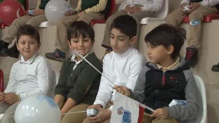 Bakan Demircan Okulun İlk Günü Öğrencilerle Bir Araya Geldi