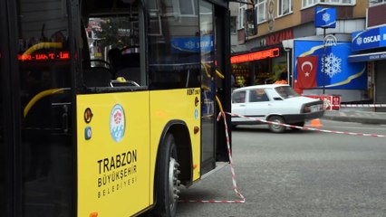 Rampada kayan belediye otobüsü çocuk parkına düştü - TRABZON