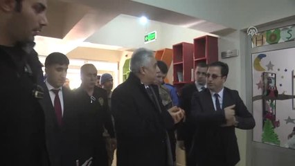 Vali Toprak'tan Okul Ziyareti