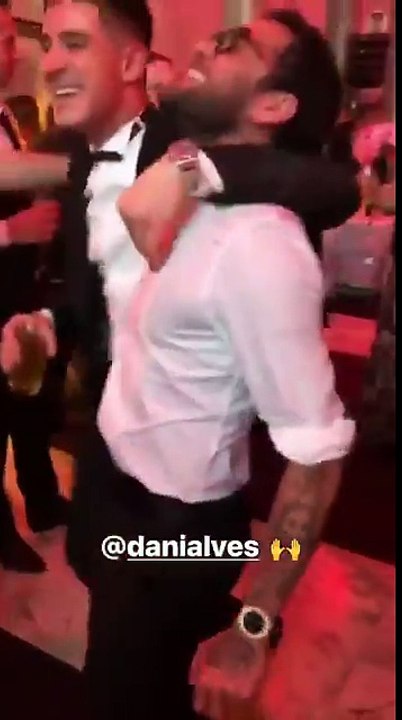 Soirée arrosée : Berchiche et Neymar dansent !