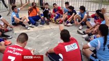 No Mundial do Futebol de Rua, jogadores fazem as regras