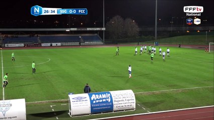 Le long coup franc est repoussé par la défense de l'Entente.