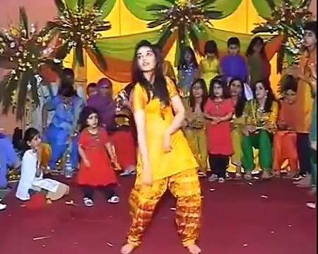 Amazing desi girl dance in mumbai sexy wedding