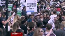 Europeus fazem manifestações pró e contra refugiados