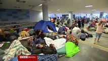 Hungria abre fronteira, e refugiados cruzam para Áustria