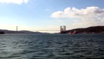 Petrol platformu taşıyan gemi yeniden İstanbul Boğazı'nda - İSTANBUL