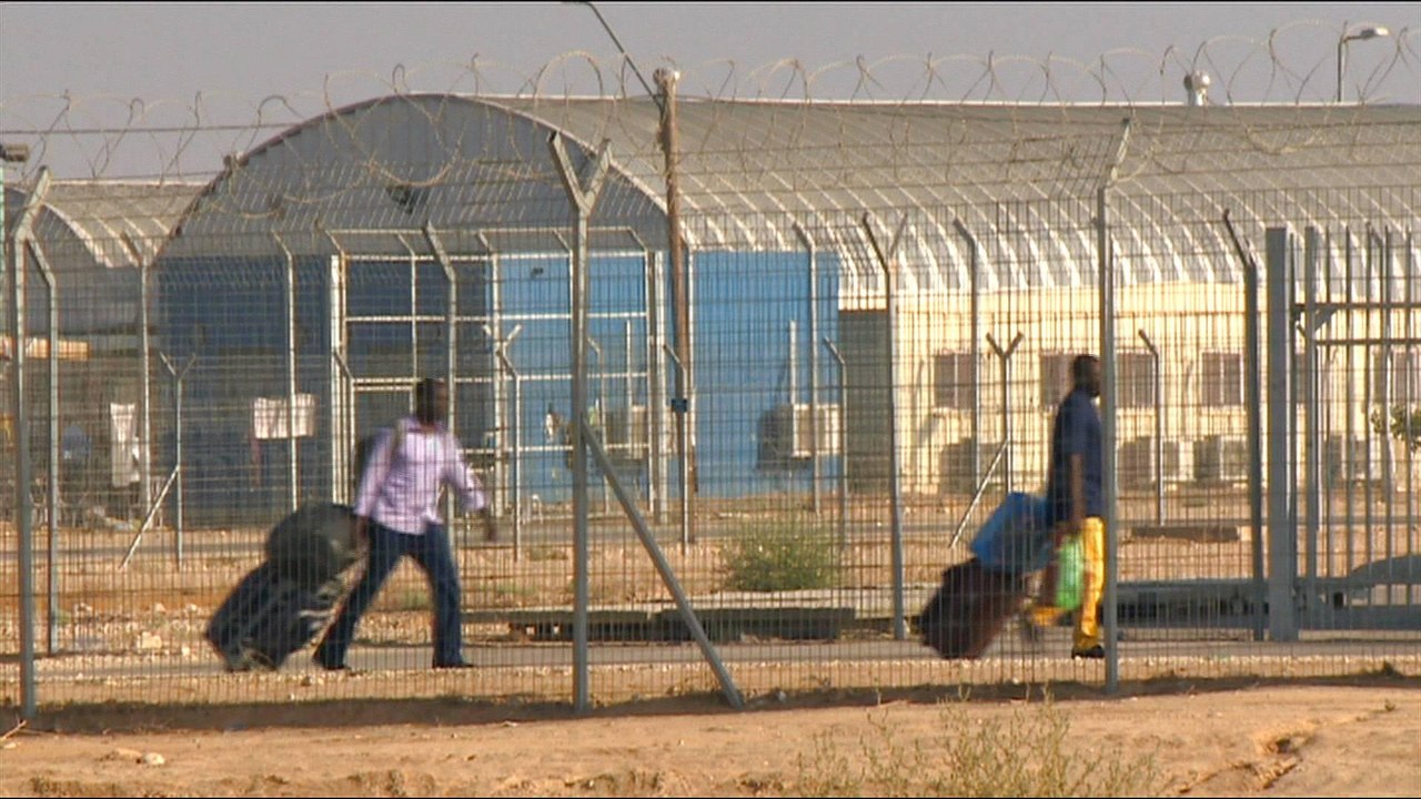 Israel issues deportation notices to African re...