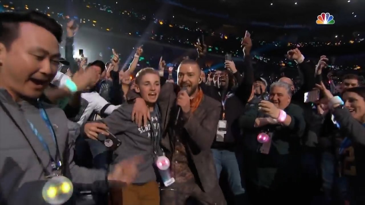 Justin Timberlake’s Halftime Show Upstaged By Hilarious Selfie Kid